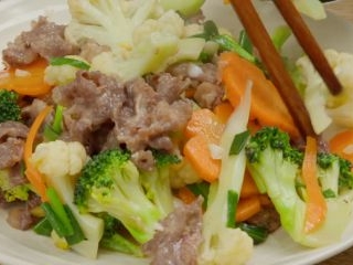 Chế Biến Thịt Bò Xào Súp Lơ Đơn Giản