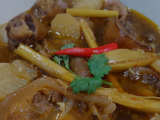 Đuôi Bò Hầm Sả - Món Ngon Bổ Dưỡng Cho Gia Đình.