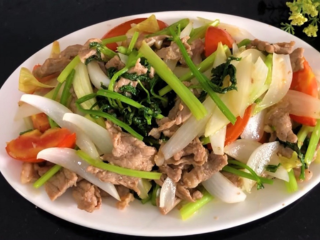 Thịt Bò Xào Cần Tây Và Hành Tây - Món Ngon Bổ Dưỡng Cho Gia Đình