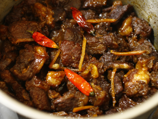 Dẻ Sườn Bò Kho Gừng - Miếng Thịt Mềm Ngọt, Hương Thơm Đặc Trưng