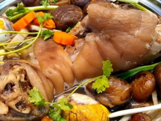 Chân Giò Hầm - Món Ăn Bổ Dưỡng Cho Cả Gia Đình