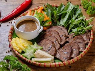 Món Thịt Bò Cuốn Chấm Mắm Nêm