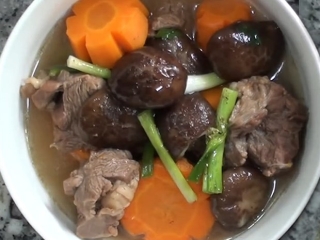 Móng Bò Hầm Nấm - Món Ăn Bổ Dưỡng Cho Bữa Cơm Gia Đình