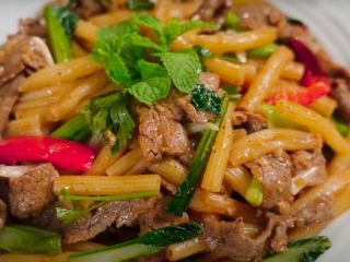 Nui Xào Bò - Món Ngon Khó Cưỡng